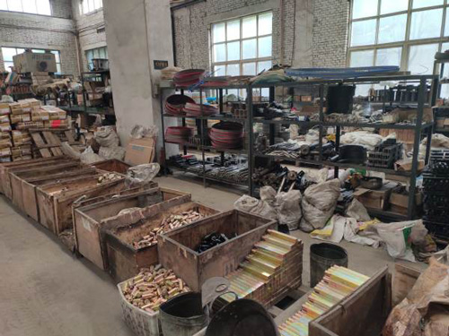 滑塊、電路板、刀架、定位盤、行程開關(guān)、水泵等