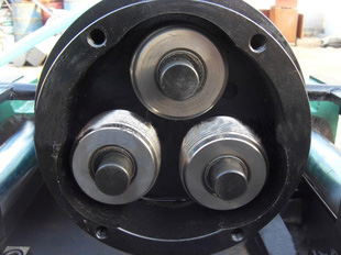 鋼筋直螺紋滾絲機(jī)使用前滾絲輪及偏心套的安裝方法？